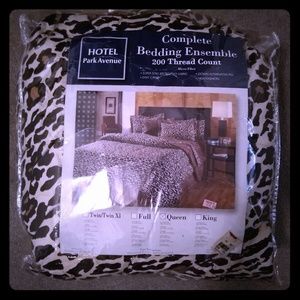 Animal Print Bedding Ensemble, Queen size